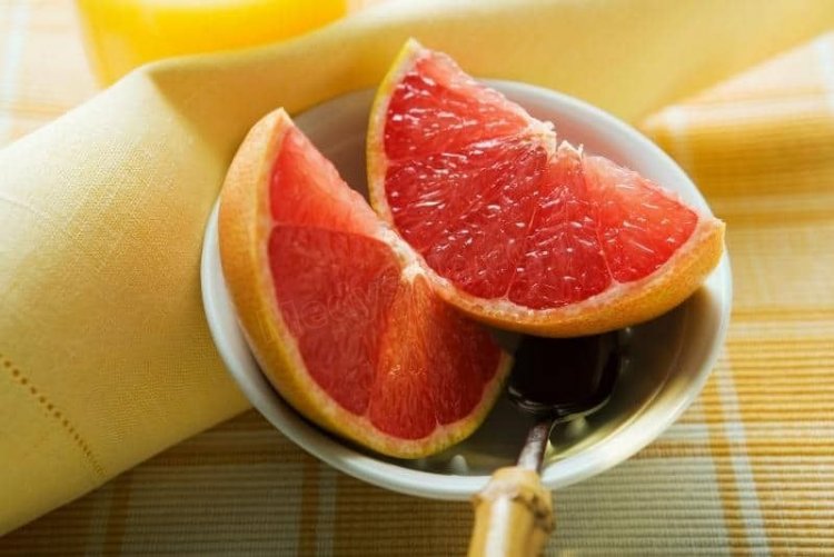 Grapefruit's Health Benefits, According to Nutritionist