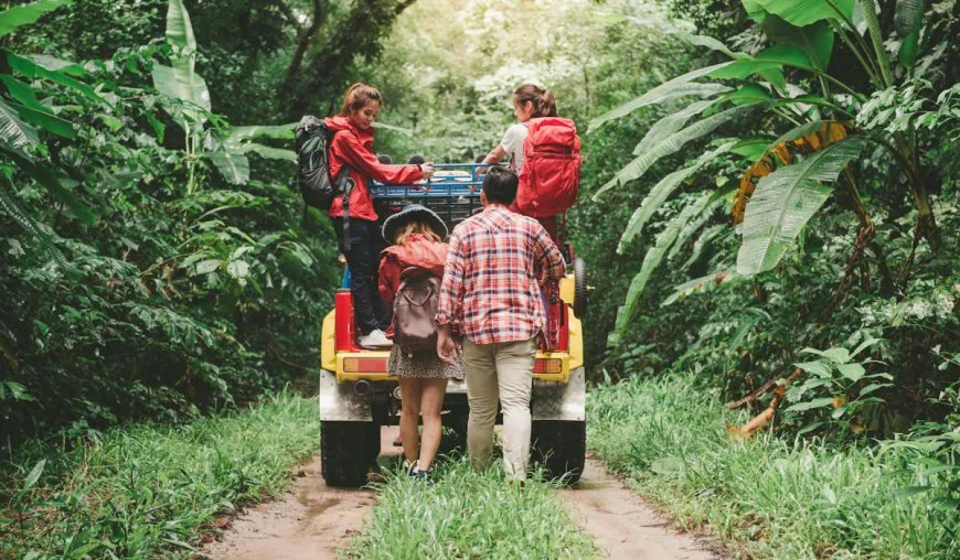 10 Tips for Keeping Yourself Entertained While Traveling