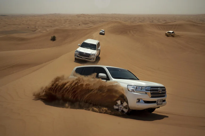 DESERT SAFARI DUBAI TOUR ON LAND CRUISER